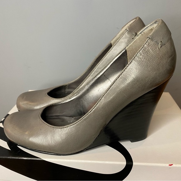 Nine West - 3.5” wedges - “Smooch” - leather - size 5 - grey - good condition - Picture 4 of 5